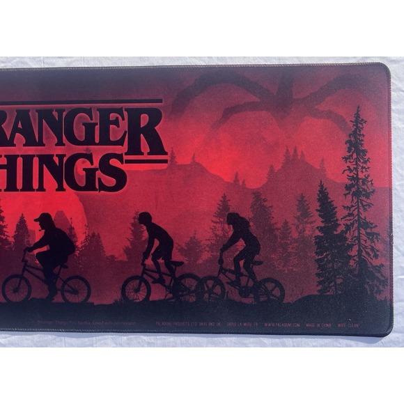 STRANGER THINGS‎ CLASSIC DESK MAT NETFLIX PALADONE - Picture 2 of 5